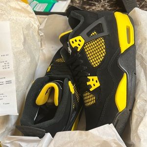 Jordan 4’s thunders size 7 youth or size 8 women I am negotiable